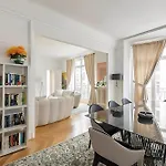 Prestigious 2Br - Sleeps 7 - Eiffel Tower